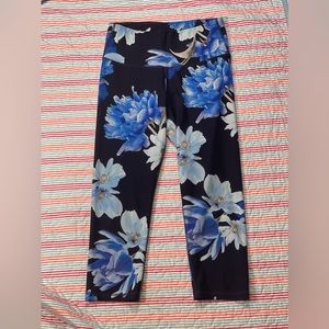 Old Navy Women's Active Leggings High Rise Elevate Crop Navy Flower